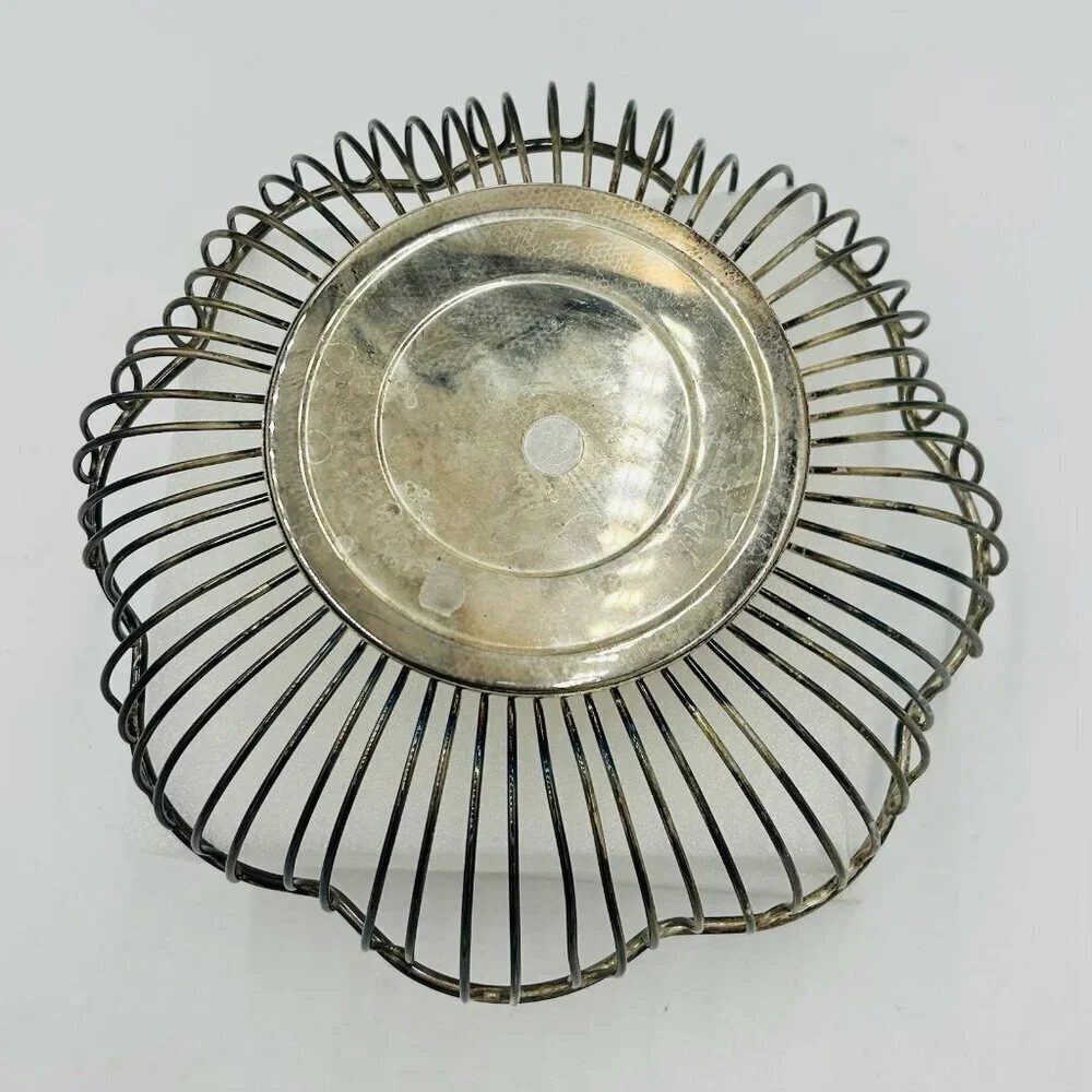 Godinger Silverplate Scalloped Round Wire Bread Fruit Basket 9.5” Vintage